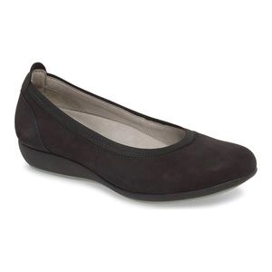Dansko Kristen Ballet Flats 39 8.5 9 black nubuck